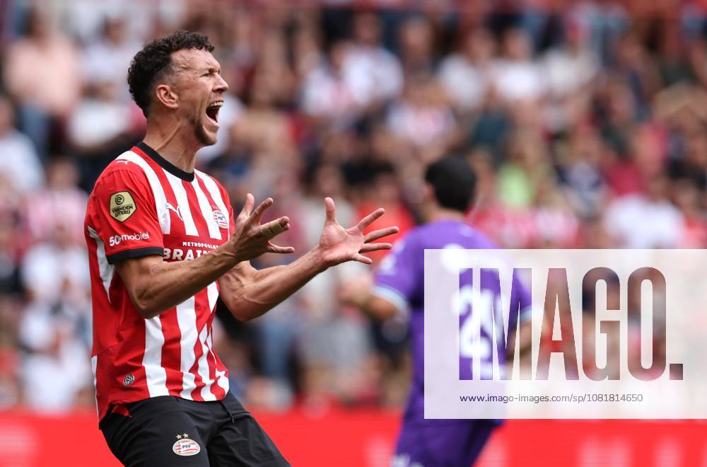 EINDHOVEN - PSV Eindhoven aanvaller Ivan Perisic tijdens de Vriendenloterij eredivisie wedstrijd tussen PSV en FC Groningen in Philips stadion op 23 augustus 2026 in Eindhoven , Nederland. -