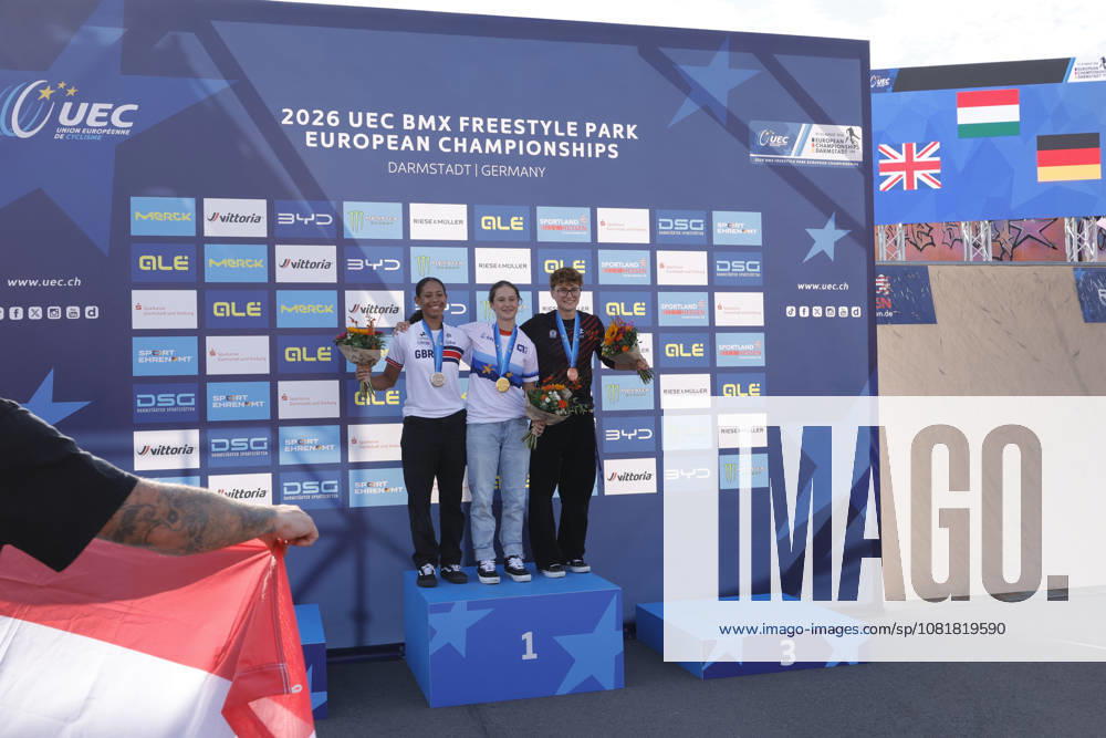 Finale Frauen bei der UEC BMX Freestyle Park Europameisterschaft in Darmstadt Ausrichter VC Darmstadt v li 2. Elsa Rendall Todd (GBR) 1. Noemi Molnar (HUN) 3. Lillyana Seidler (GER) Darmstadt Hessen Deutschland