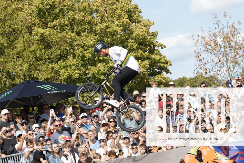 Finale Männer bei der UEC BMX Freestyle Park Europameisterschaft in Darmstadt Ausrichter VC Darmstadt hier Weltmeister Anthony Jeanjean (FRA) Platz 3 Darmstadt Hessen Deutschland