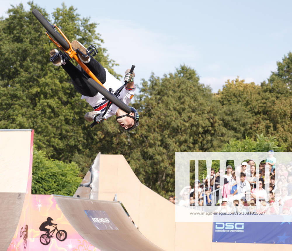 Finale Männer bei der UEC BMX Freestyle Park Europameisterschaft in Darmstadt Ausrichter VC Darmstadt hier Dylan Hessey (GBR) Darmstadt Hessen Deutschland