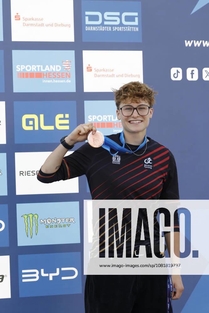 Finale Frauen bei der UEC BMX Freestyle Park Europameisterschaft in Darmstadt Ausrichter VC Darmstadt hier Platz drei für Lillyana Seidler (GER) Darmstadt Hessen Deutschland
