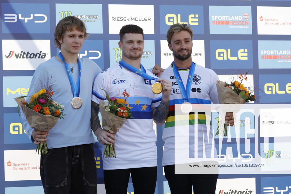 Finale Männer bei der UEC BMX Freestyle Park Europameisterschaft in Darmstadt Ausrichter VC Darmstadt v li Arsenii Linbishkin (AIN) Europameister Jordan Clark (GBR) Anthony Jeanjean (FRA) Darmstadt Hessen Deutschland