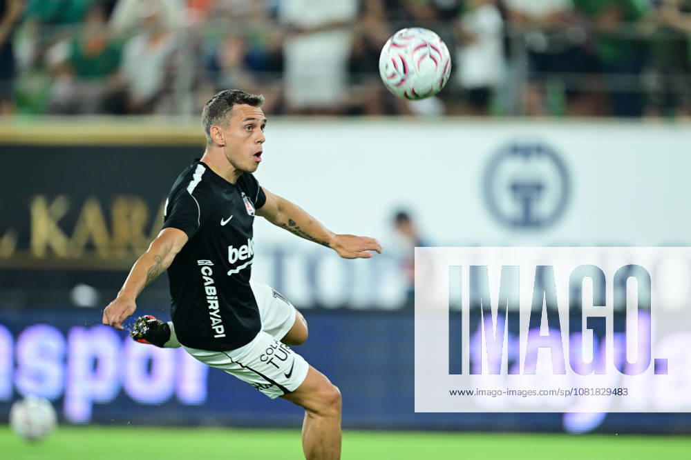 Alanyaspor v Besiktas - Turkish Super Lig ANTALYA, TURKIYE - AUGUST 23: Besiktas player Leandro Trossard warms up prior to the Turkish Super Lig match between Corendon Alanyaspor and Besiktas at Alanya Oba Stadium, on August 23, 2026 in Antalya, Turkiye. Orhan Cicek Anadolu Antalya Turkey. Editorial use only. Please get in touch for any other usage.