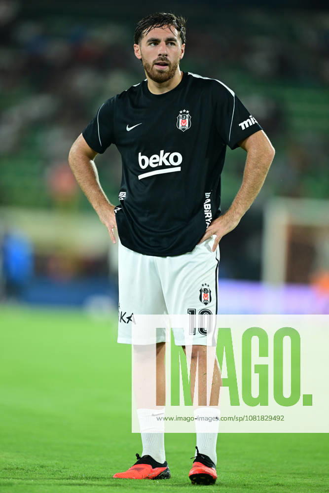 Alanyaspor v Besiktas - Turkish Super Lig ANTALYA, TURKIYE - AUGUST 23: Besiktas player Orkun Kokcu warms up prior to the Turkish Super Lig match between Corendon Alanyaspor and Besiktas at Alanya Oba Stadium, on August 23, 2026 in Antalya, Turkiye. Orhan Cicek Anadolu Antalya Turkey. Editorial use only. Please get in touch for any other usage.