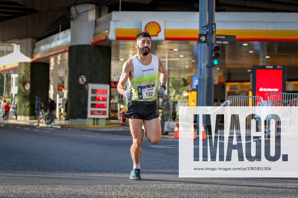TRACK AND FIELD - Marathon - Buenos Aires 21K Half Marathon Photo by IPA ABACAPRESS.COM87735956 - Runners at the 21K Buenos Aires Half Marathon particPhoto by IPA ABACAPRESS.COMting in the street race in Argentina. Buenos Aires Argentina