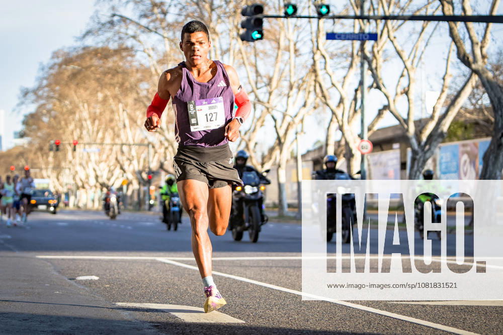 TRACK AND FIELD - Marathon - Buenos Aires 21K Half Marathon Photo by IPA ABACAPRESS.COM87736116 - Runners at the 21K Buenos Aires Half Marathon, particPhoto by IPA ABACAPRESS.COMting in the street race in Argentina. Buenos Aires Argentina