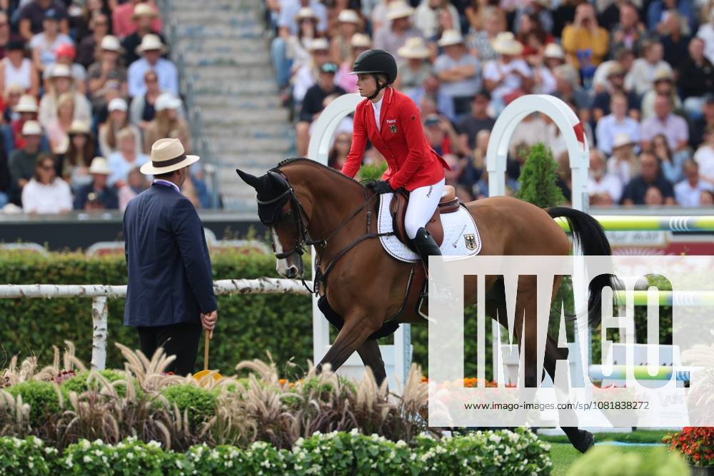 Sophie Hinners (GER, Deutschland) mit Pferd Iron Dames Singclair auf den Weg in den Parcour , Springen, FEI Jumping World Championship, WM, Weltmeisterschaft , FEI Jumping World Championship, Competition Individual Final, Longines-Prize, Longines-Preis, Finale Einzelwertung, Jumping , AACHEN - FEI World Championships 2026, Weltfest des Pferdesports, Reitsport Weltmeisterschaft 2026, Aachen 2026, Welcome Home 2026, Aachener Soers, 11. bis 23. August 2026, Reitsport, 23.08.2026, Aachen Aachener Soers Deutschland