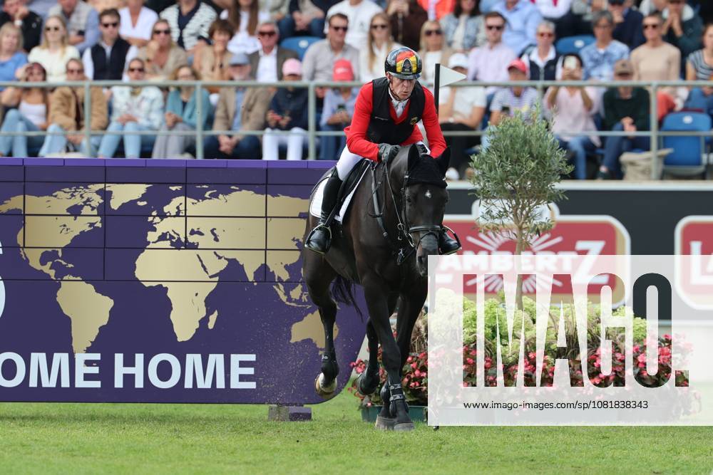 Marcus Ehning (GER, Deutschland) mit Pferd Coolio 42 am WM-Sprung, WM-Mauer, WM-Hindernis, Coolio verliert sein Hufeisen , Springen, FEI Jumping World Championship, WM, Weltmeisterschaft , FEI Jumping World Championship, Competition Individual Final, Longines-Prize, Longines-Preis, Finale Einzelwertung, Jumping , AACHEN - FEI World Championships 2026, Weltfest des Pferdesports, Reitsport Weltmeisterschaft 2026, Aachen 2026, Welcome Home 2026, Aachener Soers, 11. bis 23. August 2026, Reitsport, 23.08.2026, Aachen Aachener Soers Deutschland