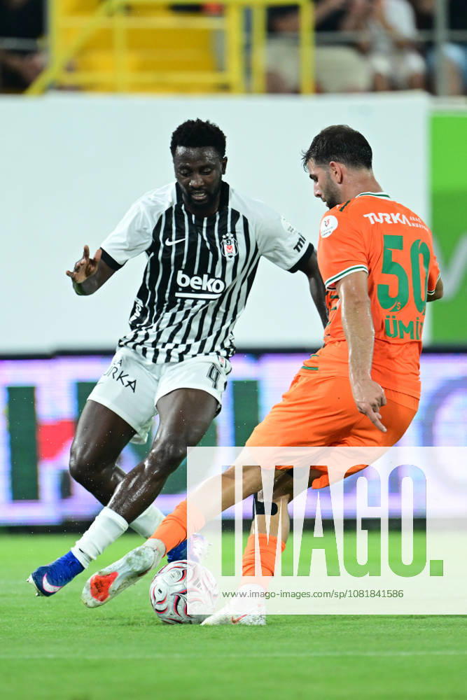 Alanyaspor v Besiktas - Turkish Super Lig ANTALYA, TURKIYE - AUGUST 23: Besiktas player Wilfred Ndidi (4) in action against Antalyaspor player Umit Akdag (50) during the Turkish Super Lig 2nd week match between Corendon Alanyaspor and Besiktas at Alanya Oba Stadium in Antalya, Turkiye on August 23, 2026. Orhan Cicek Anadolu Antalya Turkey. Editorial use only. Please get in touch for any other usage.
