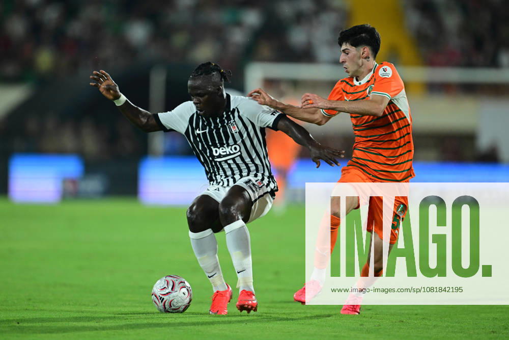 Alanyaspor v Besiktas - Turkish Super Lig ANTALYA, TURKIYE - AUGUST 23: Junior Ishola (15) of Besiktas in action against Umit Akdag (50) of Alanyaspor during the Turkish Super Lig 2nd week match between Corendon Alanyaspor and Besiktas at Alanya Oba Stadium in Antalya, Turkiye on August 23, 2026. Orhan Cicek Anadolu Antalya Turkey. Editorial use only. Please get in touch for any other usage.