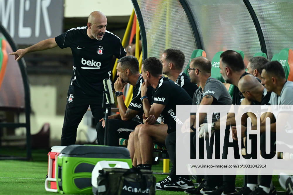 Alanyaspor v Besiktas - Turkish Super Lig ANTALYA, TURKIYE - AUGUST 23: Head coach Vincenzo Italiano of Besiktas reacts during the Turkish Super Lig 2nd week match between Corendon Alanyaspor and Besiktas at Alanya Oba Stadium in Antalya, Turkiye on August 23, 2026. Orhan Cicek Anadolu Antalya Turkey. Editorial use only. Please get in touch for any other usage.