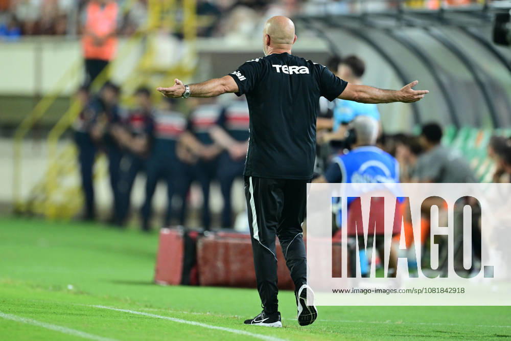 Alanyaspor v Besiktas - Turkish Super Lig ANTALYA, TURKIYE - AUGUST 23: Head coach Vincenzo Italiano of Besiktas reacts during the Turkish Super Lig 2nd week match between Corendon Alanyaspor and Besiktas at Alanya Oba Stadium in Antalya, Turkiye on August 23, 2026. Orhan Cicek Anadolu Antalya Turkey. Editorial use only. Please get in touch for any other usage.