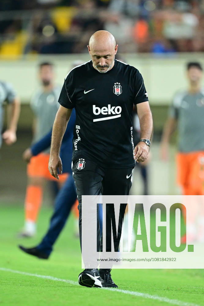 Alanyaspor v Besiktas - Turkish Super Lig ANTALYA, TURKIYE - AUGUST 23: Head coach Vincenzo Italiano of Besiktas reacts at the end of the Turkish Super Lig 2nd week match between Corendon Alanyaspor and Besiktas at Alanya Oba Stadium in Antalya, Turkiye on August 23, 2026. Orhan Cicek Anadolu Antalya Turkey. Editorial use only. Please get in touch for any other usage.