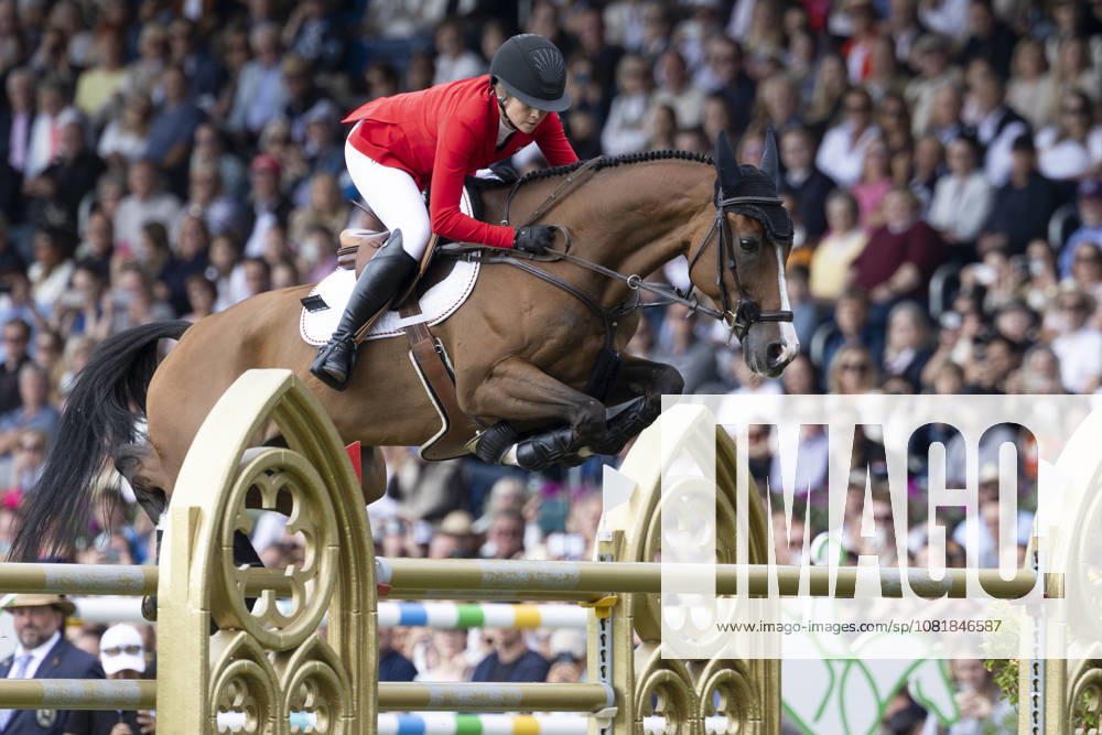 Sophie HINNERS (GER) auf Iron Dames Singclair, im Sprung, Einzelbild, Einzelaktion, im Springen S3, Umlauf A, FEI Jumping World Championship, WM, Weltmeisterschaft - Individual Final - LONGINES-Preis, am 23.08.2026, FEI Reit Weltmeisterschaft Aachen 2026 vom 11. - 23.08.2026 in Aachen Deutschland; Â
