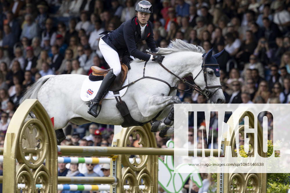 Harry CHARLES (GBR) auf LT Holst Freda, im Sprung, Einzelbild, Einzelaktion, im Springen S3, Umlauf A, FEI Jumping World Championship, WM, Weltmeisterschaft - Individual Final - LONGINES-Preis, am 23.08.2026, FEI Reit Weltmeisterschaft Aachen 2026 vom 11. - 23.08.2026 in Aachen Deutschland; Â