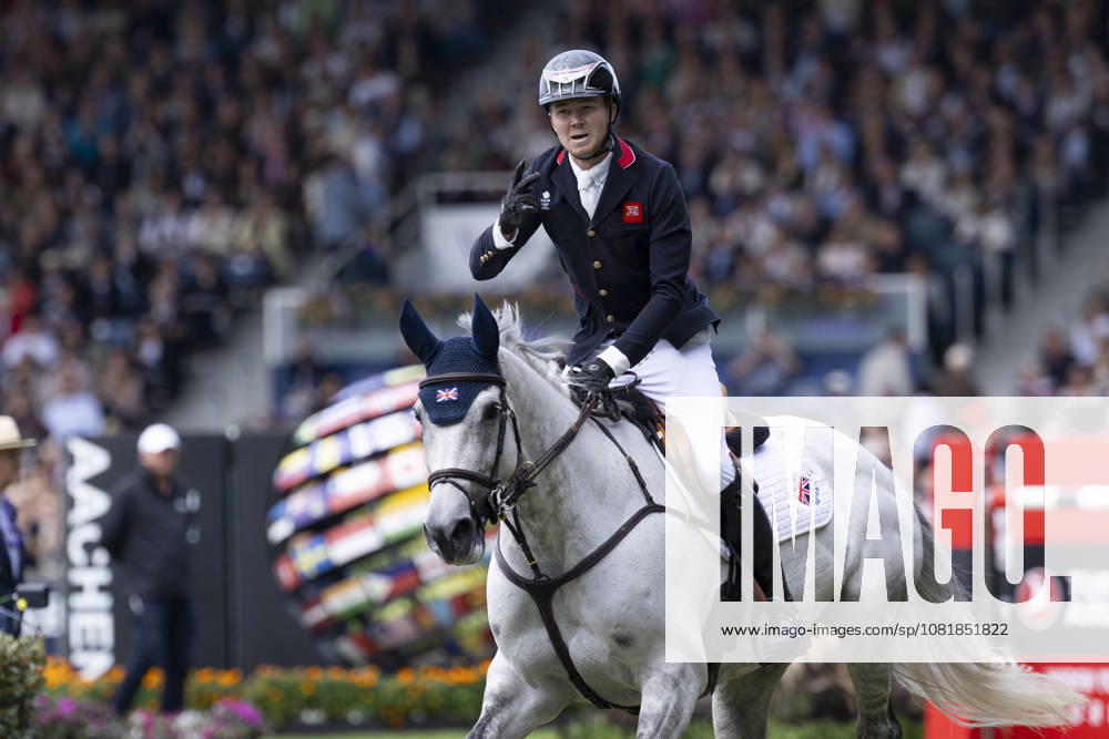 Harry CHARLES (GBR) auf LT Holst Freda, nach dem Zielsprung, Freude, Lachen, Jubel, gewinnt Bronze, Einzelbild, Einzelaktion, Aktion, Springen S3, Umlauf B, FEI Jumping World Championship, WM, Weltmeisterschaft - Individual Final - LONGINES-Preis, am 23.08.2026, FEI Reit Weltmeisterschaft Aachen 2026 vom 11. - 23.08.2026 in Aachen Deutschland; Â