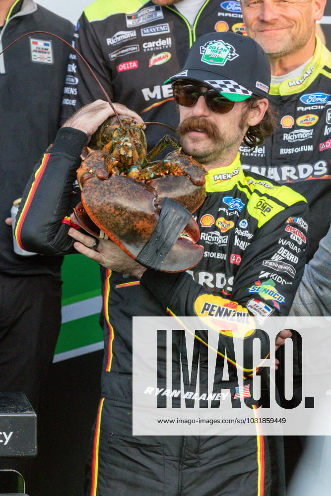 LOUDON, NH - AUGUST 23: Ryan Blaney ( 12 Team Penske Menards Dutch Boy Ford) puts the lobster on his shoulder after winning the NASCAR, Motorsport, USA Cup Series Dollar Tree 301 on August 23, 2026, at New Hampshire Motor Speedway in Loudon, NH. (Photo by David Hahn Icon Sportswire) AUTO: AUG 23 NASCAR Cup Series Dollar Tree 301 Icon260823025
