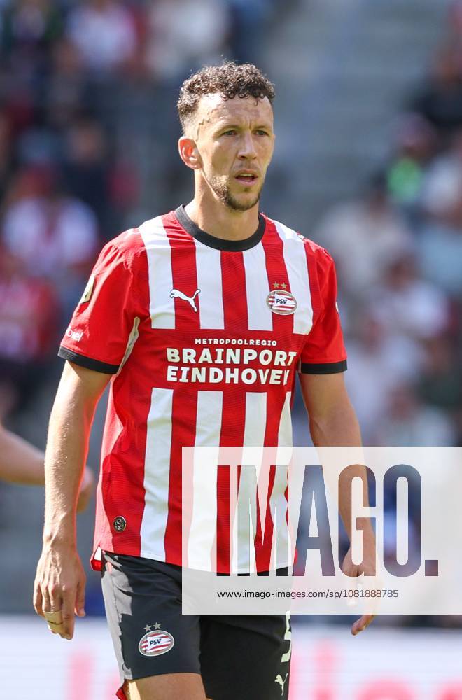 EINDHOVEN - PSV Eindhoven aanvaller Ivan Perisic tijdens de Vriendenloterij eredivisie wedstrijd tussen PSV en FC Groningen in Philips stadion op 23 augustus 2026 in Eindhoven , Nederland. -