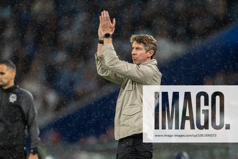 Vasco Seabra, coach of FC Arouca during the Liga Portugal Betclic 2026 27 match between FC Porto and FC Arouca at Estadio do Dragao on August 23, 2026 in Porto, Portugal. (Photo by Pedro Loureiro Sports Press Photo)