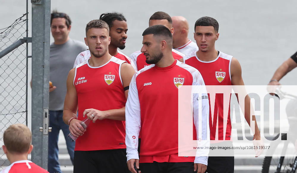 Stuttgart , Fußball Training VfB Stuttgart , von links: Ermedin Demirovic Deniz Undav Bilal El Khannouss