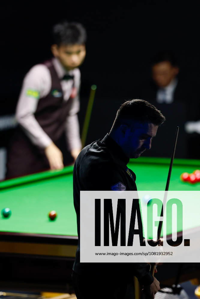 (260824) -- WUHAN, Aug. 24, 2026 -- Mark Selby reacts during a round 2 match between Mark Selby of England and Fan Zhengyi of China at Wuhan Open 2026 snooker tournament in Wuhan, central China s Hubei Province, Aug. 24, 2026. ) (SP)CHINA-SNOOKER-WUHAN OPEN WuxZhizun