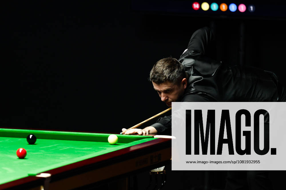 (260824) -- WUHAN, Aug. 24, 2026 -- Mark Selby competes during a round 2 match between Mark Selby of England and Fan Zhengyi of China at Wuhan Open 2026 snooker tournament in Wuhan, central China s Hubei Province, Aug. 24, 2026. ) (SP)CHINA-SNOOKER-WUHAN OPEN WuxZhizun