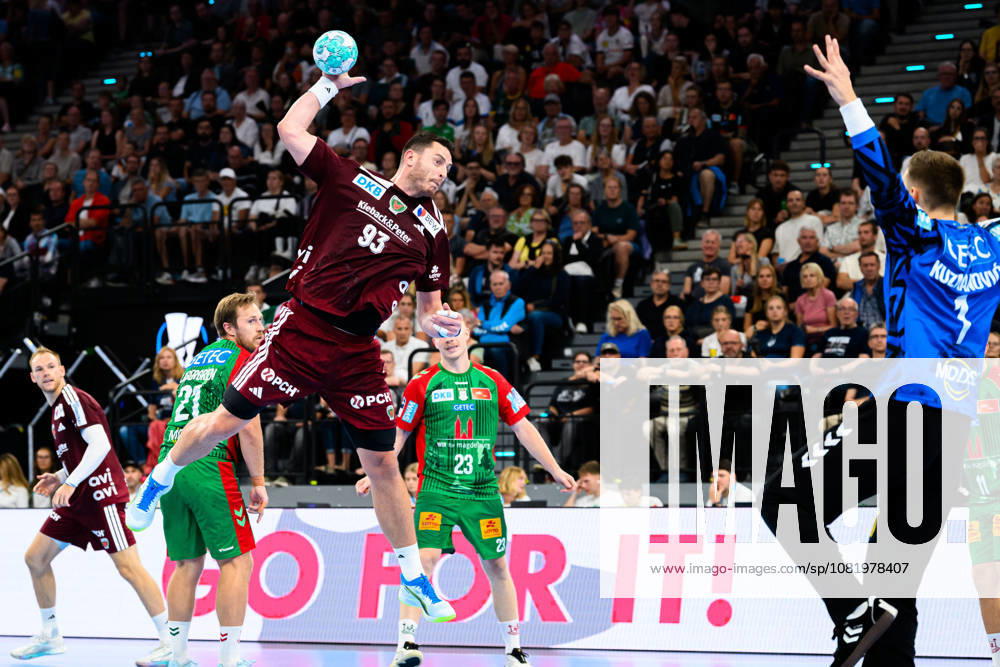 Muenchen: HBL Super Cup 2026 - SC Magdeburg - Fuechse Berlin Mijajlo Marsenic (Berlin), Torhueter Dominik Kuzmanovic (SC Magdeburg) Muenchen SAP Garden Bayern Deutschland