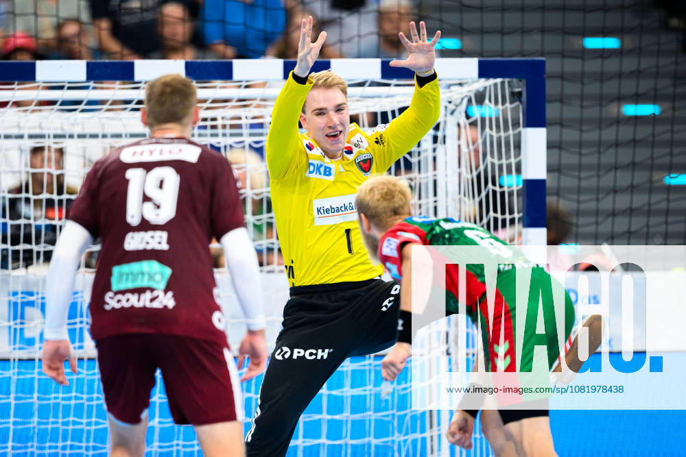 Muenchen: HBL Super Cup 2026 - SC Magdeburg - Fuechse Berlin Torhueter Lasse Ludwig (Berlin), Matthias Musche (SC Magdeburg) Muenchen SAP Garden Bayern Deutschland