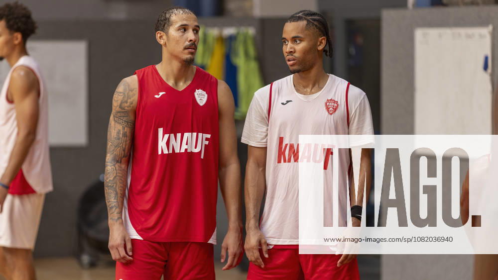 Im Bild: v.li. Max Jones (Wuerzburg Baskets, 2) und Sam Griffin (Wuerzburg Baskets, 4) 27.08.2026, Medientraining der Fitness First Wuerzburg Baskets 2026-27, Deutschland, Wuerzburg, Trainingszentrum,