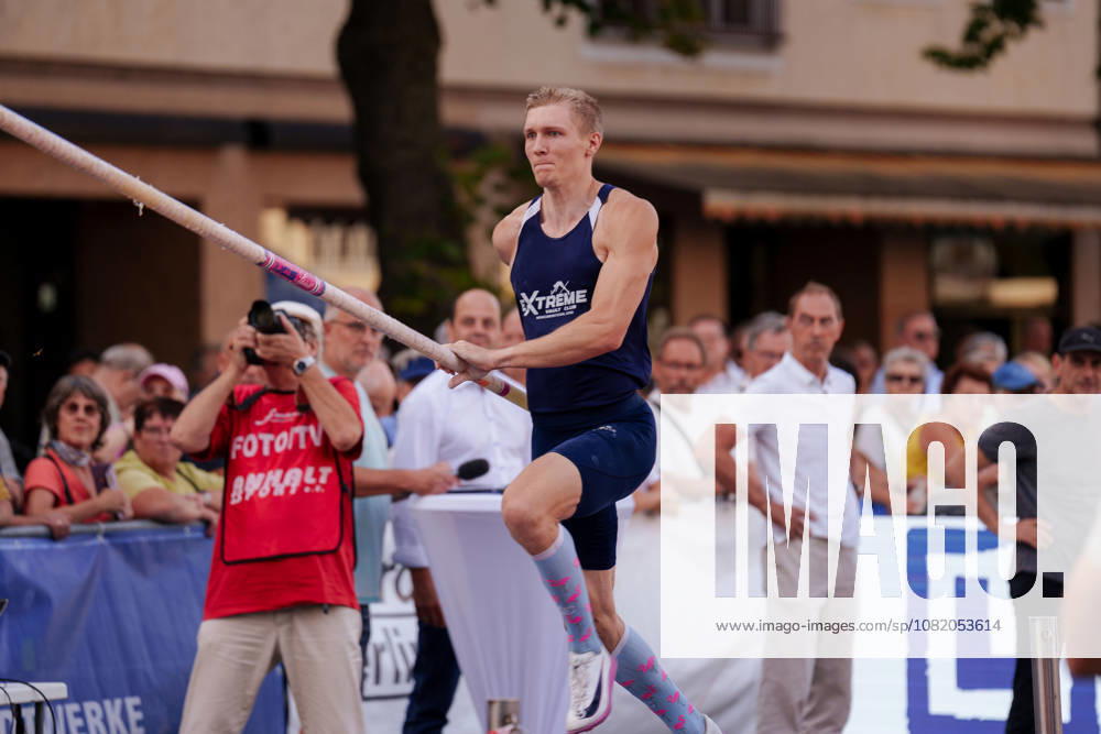6. Internationales DVV-Stadtwerke Stabhochsprungmeeting Hunter Garretson (USA) beim Anlauf am 27.08.2026 auf dem Marktplatz Dessau, Dessau-Roßlau (Sachsen-Anhalt) Dessau-Roßlau Marktplatz Dessau Sachsen-Anhalt Deutschland