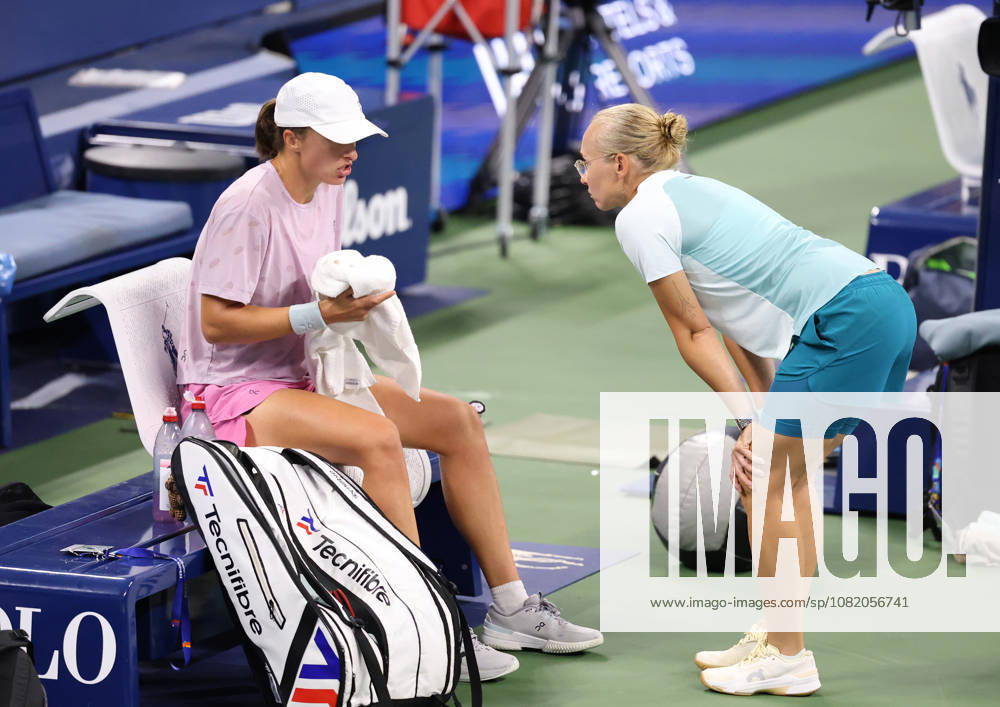 IGA SWIATEK and DARIA ABRAMOWICZ of Poland during practise session before US Open. New York, USA. New York City USA - ZUMAc278 20260827_zsp_c278_010
