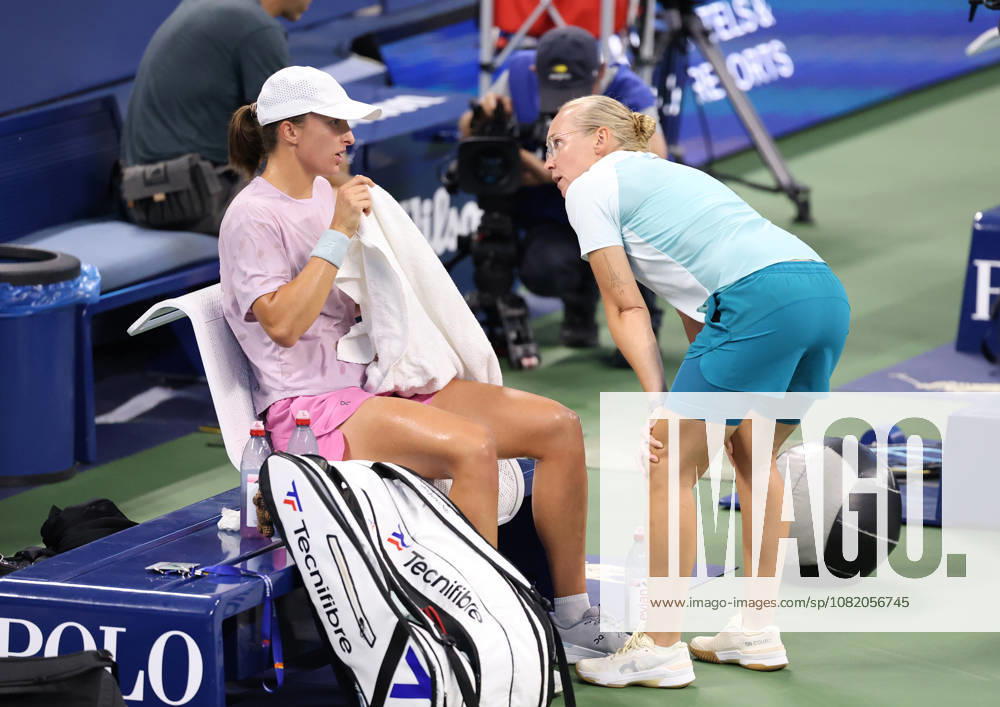 IGA SWIATEK and DARIA ABRAMOWICZ of Poland during practise session before US Open. New York, USA. New York City USA - ZUMAc278 20260827_zsp_c278_009
