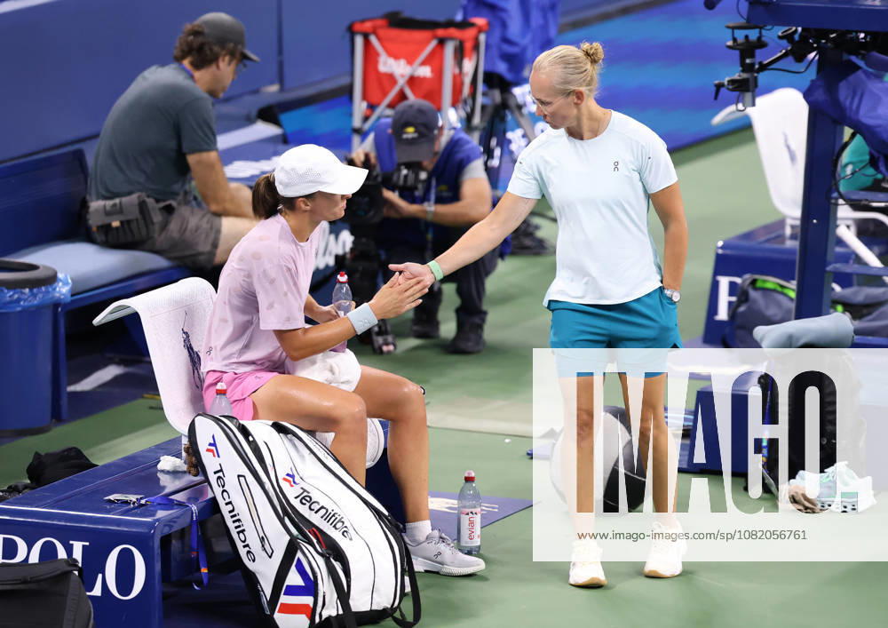 IGA SWIATEK and DARIA ABRAMOWICZ of Poland during practise session before US Open. New York, USA. Tennis: US Open - Iga Swiatek And Daria Abramowicz - ZUMAc278 20260827_zsp_c278_008