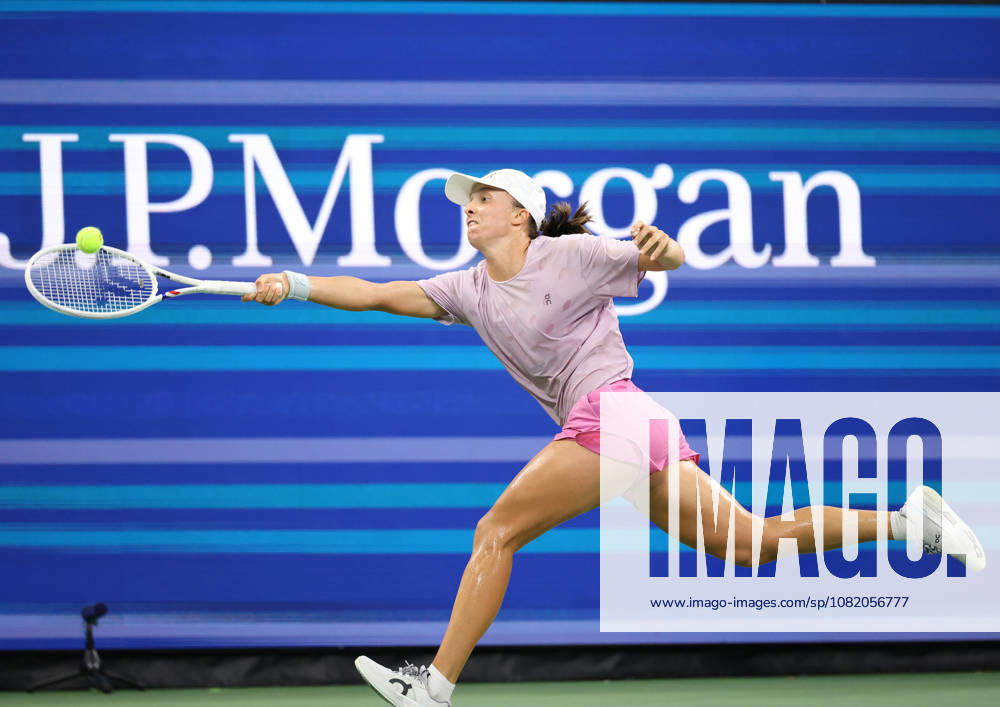 IGA SWIATEK of Poland during practise session before US Open. New York, USA. Tennis: US Open - Iga Swiatek - ZUMAc278 20260827_zsp_c278_018