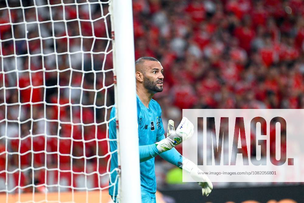 Match between Internacional and Grêmio in the Copa do Brasil Weverton during the match between Internacional x Gremio, valid for the first leg of the Copa do Brasil quarter-finals, held at the Beira-Rio stadium, in Porto Alegre this Thursday (27) PORTO ALEGRE RIO GRANDE DO SUL BRAZIL