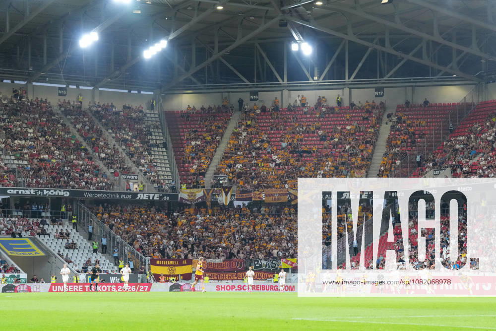 Fans, Ultras in der Kurve, Fankurve unterstützen ihre Mannschaft, Fahnen, Schal, Support , Deutschland, Fussball, UEFA Conference League, Play-offs, Rückspiel, 2026 2027, SC Freiburg vs. Motherwell FC, 27.08.2026, Europa-Park Stadion, Freiburg Freiburg Europa-Park Stadion Baden-Württemberg Deutschland