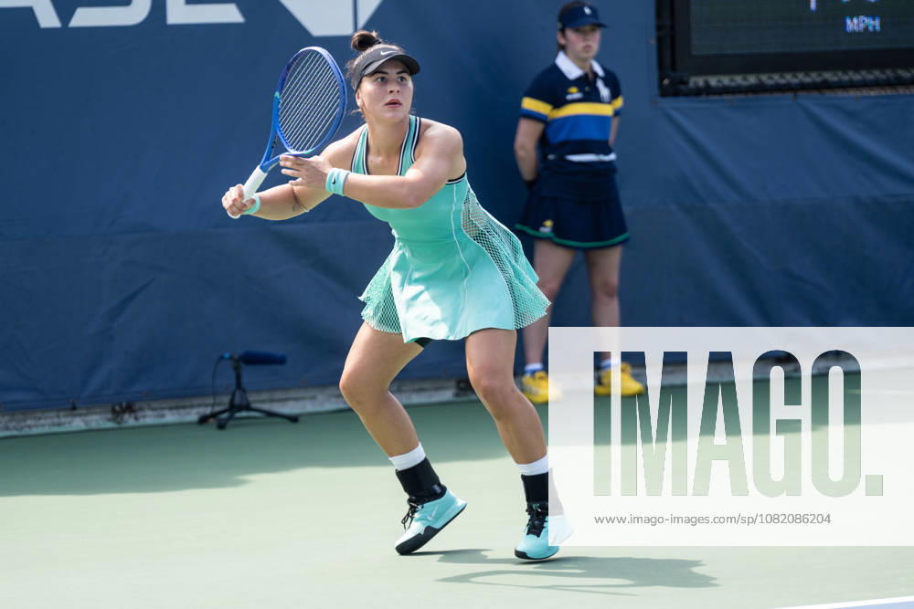US Open qualifying final round NEW YORK, USA - AUGUST 28: Bianca Andreescu returns ball during a women s qualifying singles match final round of the 2026 US Open Championship at USTA Billie Jean King National Tennis Center on August 28, 2026 in Flushing, NY. Bianca Andreescu lost in three sets, she needed twice medical attention during 3rd set and was visibly physically exhausted. Lev Radin Anadolu New York United States. Editorial use only. Please get in touch for any other usage.