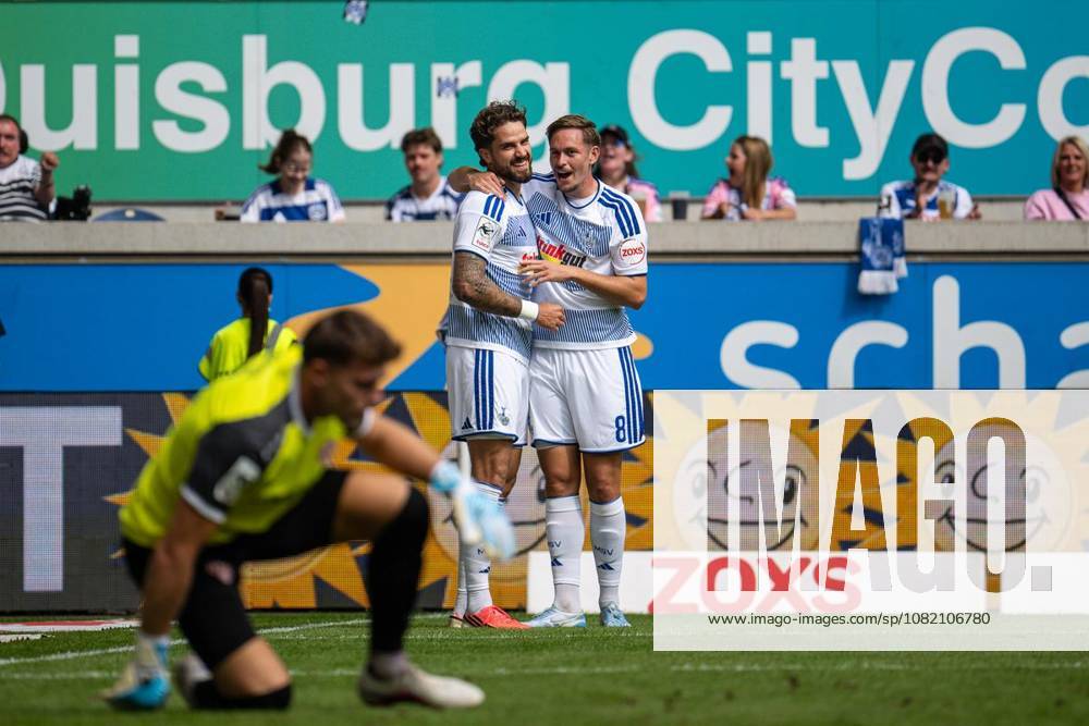 Fußball 3.Liga MSV Duisburg - Würzburger Kickers am 29.08.26 in der Schauinsland-Reisen Arena in Duisburg Torjubel zum 2:0 durch Lex Tyger Lobinger ( Duisburg ) Duisburg