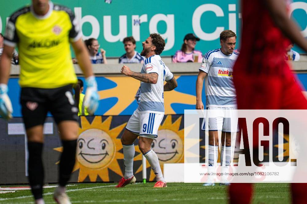 Fußball 3.Liga MSV Duisburg - Würzburger Kickers am 29.08.26 in der Schauinsland-Reisen Arena in Duisburg Torjubel zum 2:0 durch Lex Tyger Lobinger ( Duisburg ) Duisburg