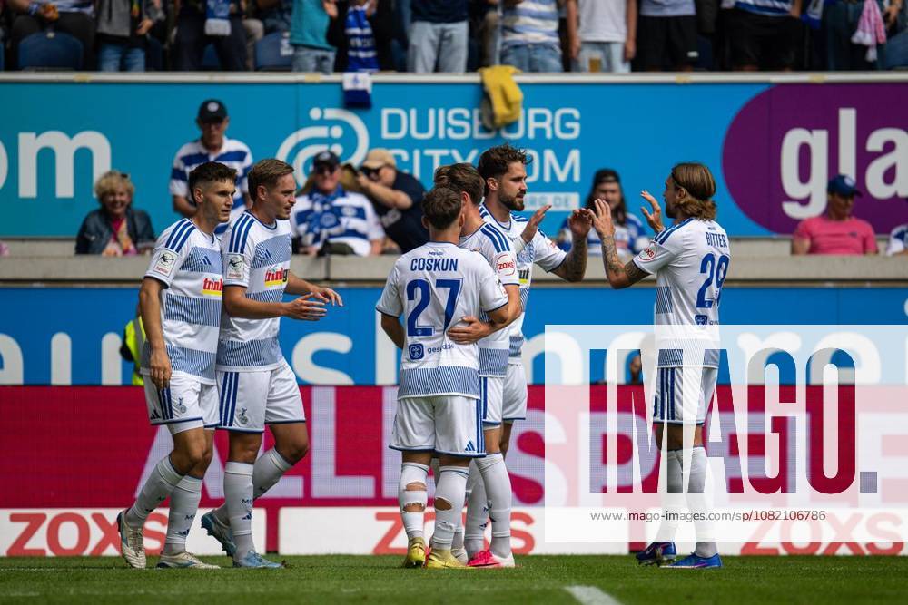 Fußball 3.Liga MSV Duisburg - Würzburger Kickers am 29.08.26 in der Schauinsland-Reisen Arena in Duisburg Torjubel zum 2:0 durch Lex Tyger Lobinger ( Duisburg ) Duisburg