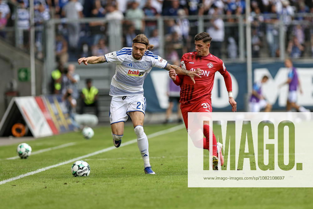 GER, Fussball, Herren, 3. Liga, Saison 2026 2027, MSV Duisburg - FC Würzburger Kickers Joshua Bitter (Duisburg) und Ivan Franjic (Würzburg) im Kampf um den Ball Duisburg schauinsland-reisen-Arena Nordrhein-Westfalen Deutschland