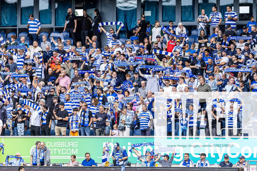 3.Liga 3.Spieltag: MSV Duisburg - FC Würzburger Kickers; 29.08.2026 Fans von MSV Duisburg im Zuschauerbereich. 3.Liga 3.Spieltag: MSV Duisburg - FC Würzburger Kickers; Schauinsland-Reisen-Arena, Duisburg, 29.08.2026 DFB regulations prohibit any use of photographs as image sequences and or quasi video.