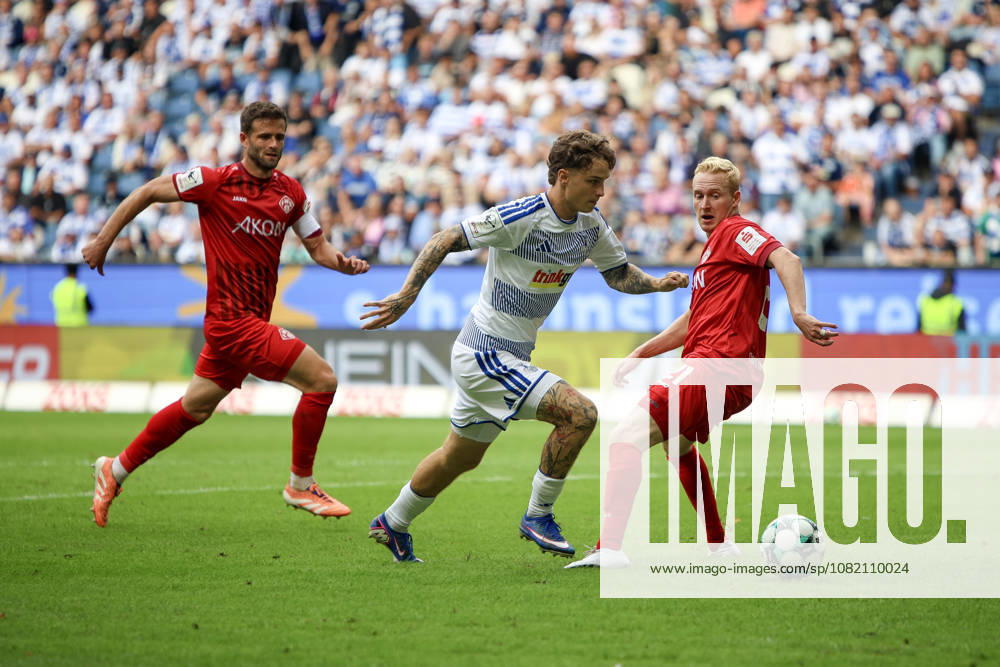 GER, Fussball, Herren, 3. Liga, Saison 2026 2027, MSV Duisburg - FC Würzburger Kickers Niklas Jessen (Duisburg) und Luke Hemmerich (Würzburg) im Kampf um den Ball Duisburg schauinsland-reisen-Arena Nordrhein-Westfalen Deutschland