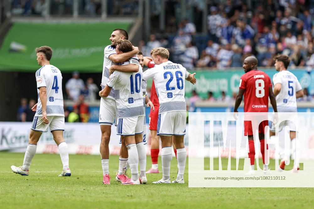 GER, Fussball, Herren, 3. Liga, Saison 2026 2027, MSV Duisburg - FC Würzburger Kickers Christian Viet (Duisburg) Torjubel, jubelt nach seinem Treffer zum 3:0 mit Rasim Bulic (Duisburg) Duisburg schauinsland-reisen-Arena Nordrhein-Westfalen Deutschland