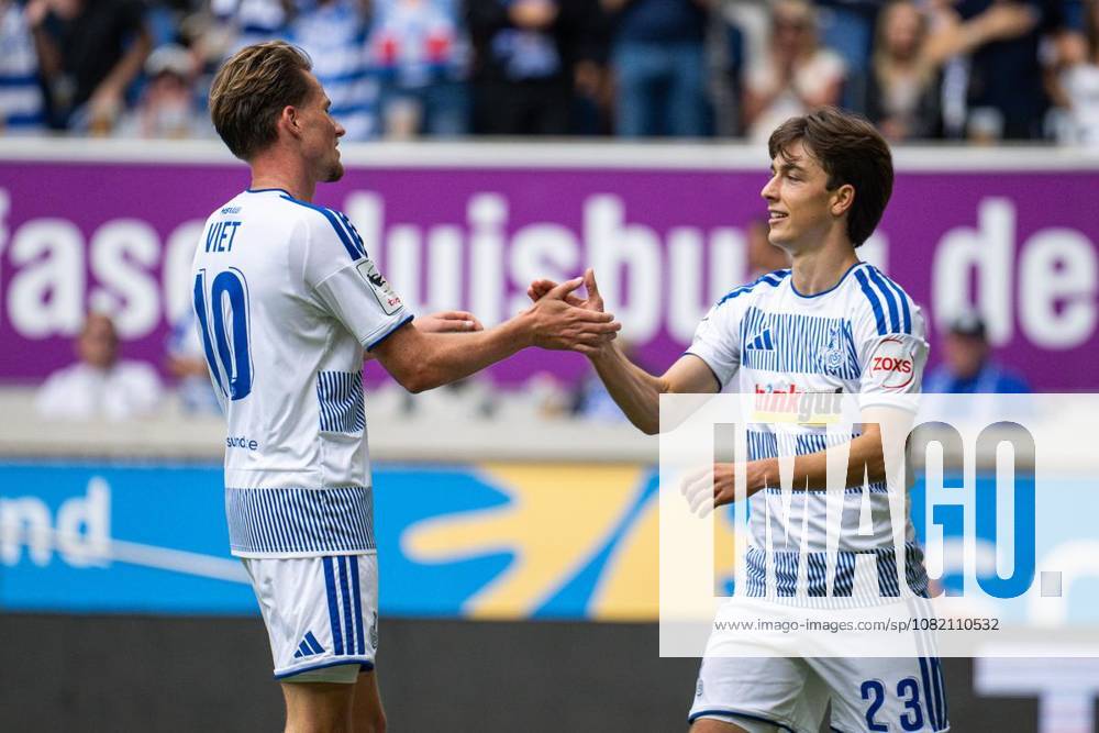 Fußball 3.Liga MSV Duisburg - Würzburger Kickers am 29.08.26 in der Schauinsland-Reisen Arena in Duisburg Torjubel zum 3:0 durch Christian Viet ( Duisburg ) Duisburg