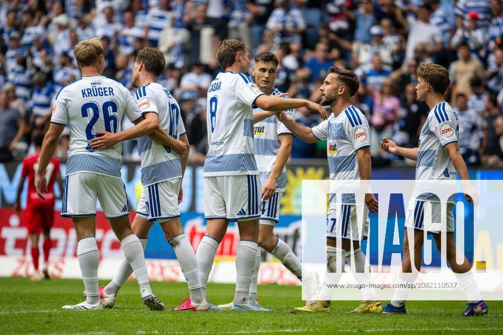 Fußball 3.Liga MSV Duisburg - Würzburger Kickers am 29.08.26 in der Schauinsland-Reisen Arena in Duisburg Torjubel zum 3:0 durch Christian Viet ( Duisburg ) Duisburg