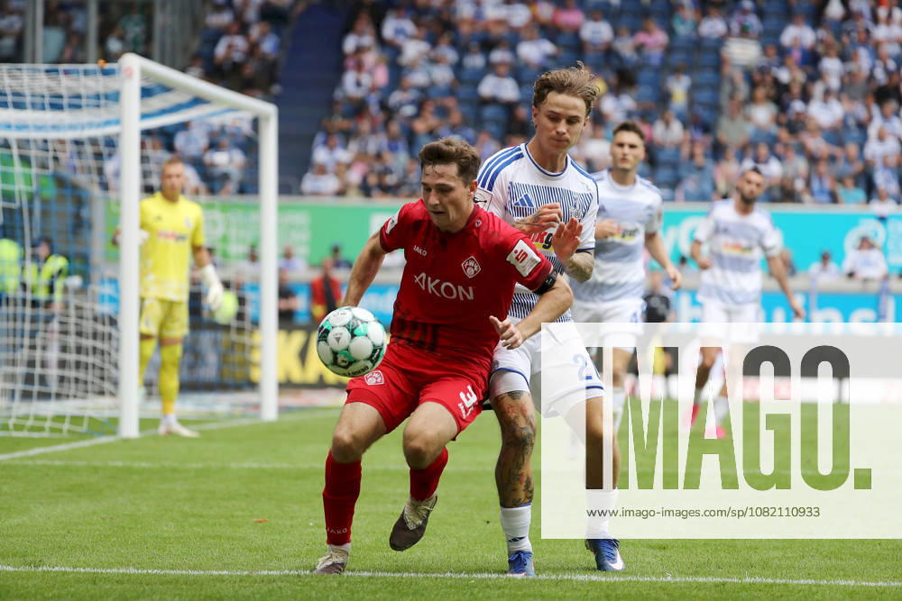 Herren, Fussball, Saison 2026 2027, 3. Liga, 3. Spieltag: MSV Duisburg - FC Wuerzburger Kickers v.li.: Tim Kraus (FC Wuerzburger Kickers), Niklas Jessen (MSV Duisburg) Duisburg Schauinsland-Reisen-Arena Nordrhein-Westfalen Deutschland