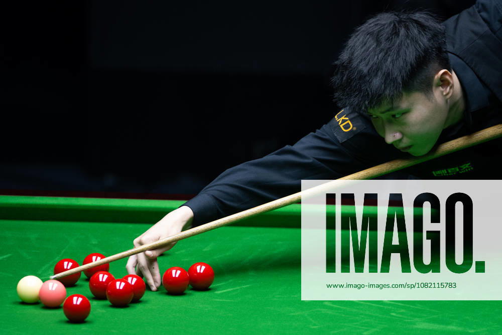 (260829) -- WUHAN, Aug. 29, 2026 -- Zhao Xintong competes during the final match between Zhao Xintong of China and Chang Bingyu of China at Wuhan Open 2026 snooker tournament in Wuhan, central China s Hubei Province, Aug. 29, 2026. ) (SP)CHINA-SNOOKER-WUHAN OPEN (CN) XiaoxYijiu