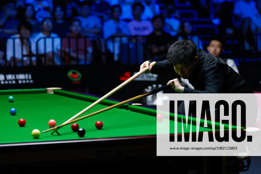 (260829) -- WUHAN, Aug. 29, 2026 -- Zhao Xintong competes during the final match between Zhao Xintong of China and Chang Bingyu of China at Wuhan Open 2026 snooker tournament in Wuhan, central China s Hubei Province, Aug. 29, 2026. ) (SP)CHINA-SNOOKER-WUHAN OPEN (CN) WuxZhizun