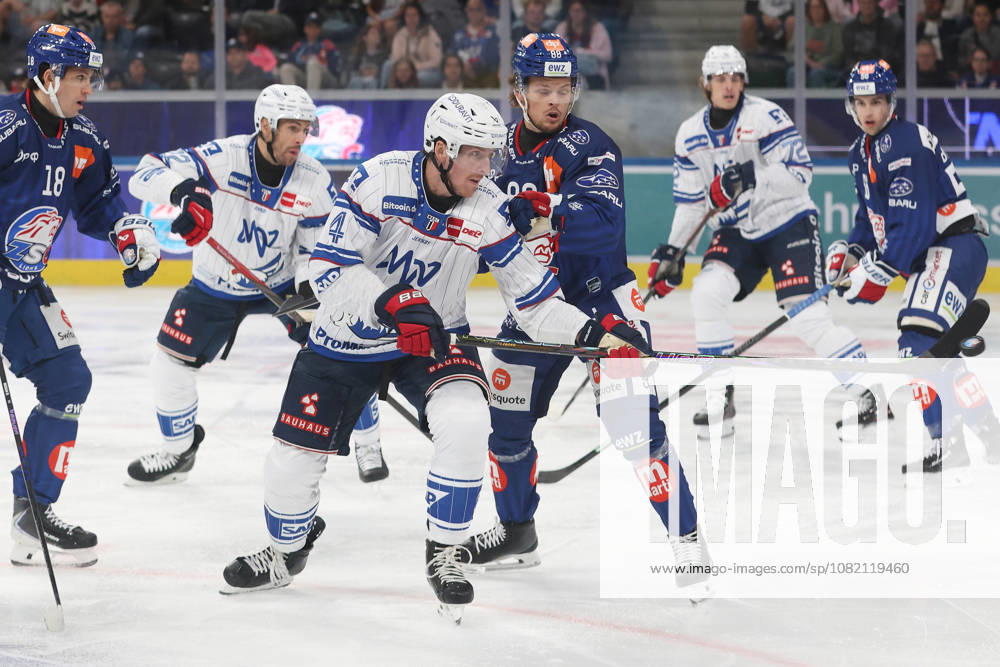 Zuerich, SCHWEIZ, Swiss Life Arena Eishockey Saison 2026 2027 Freundschaftsspiel ZSC Lions - Adler Mannheim Dan Renouf (li,Adler) gegen Malte Stroemwall (ZSC Lions)
